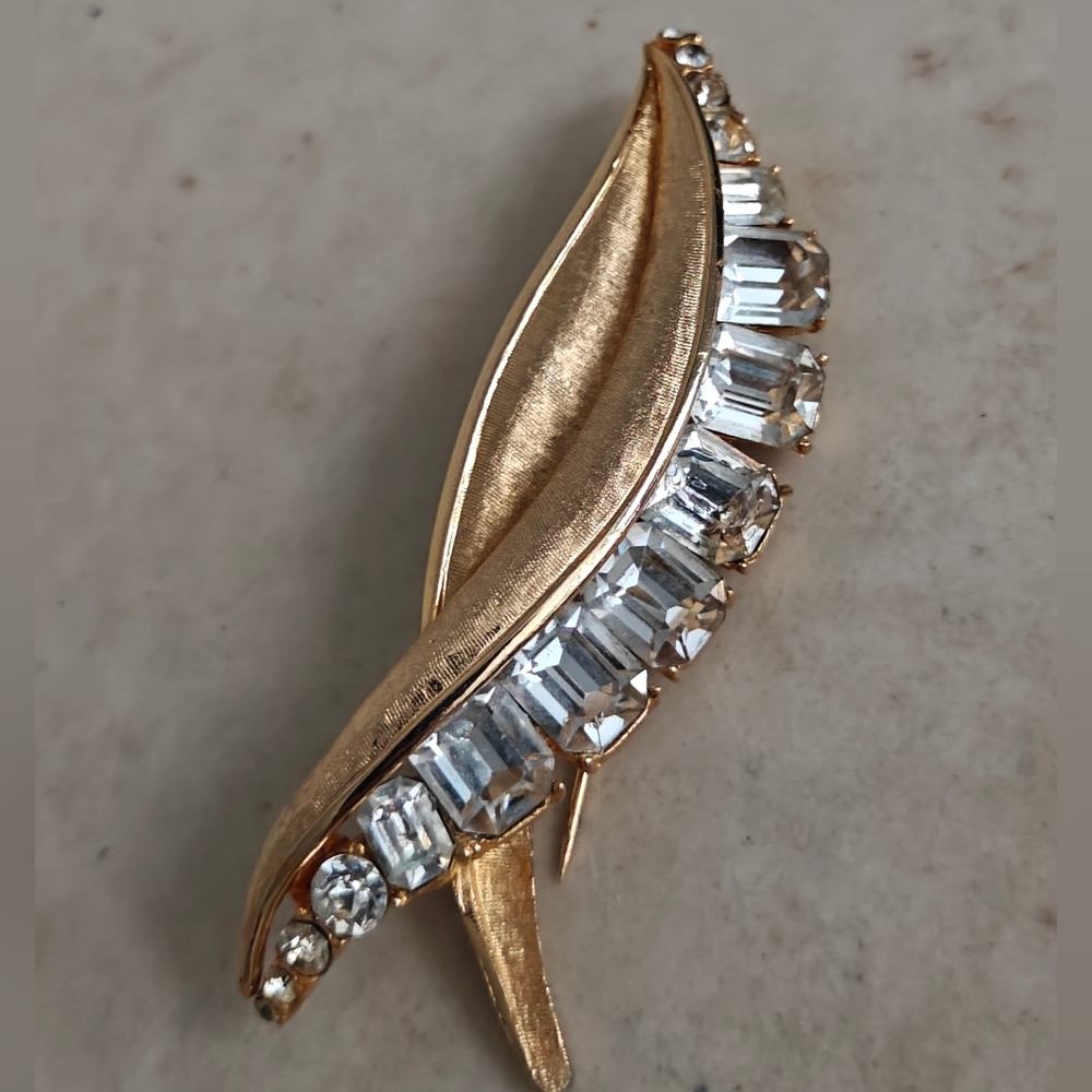Vintage BSK pea pod brooch